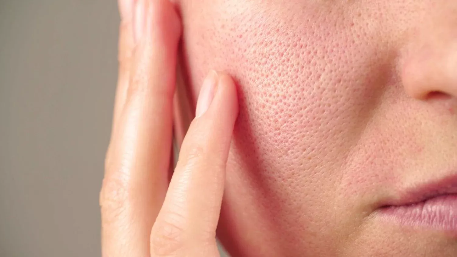 Pourquoi le nez brille et comment l'éviter